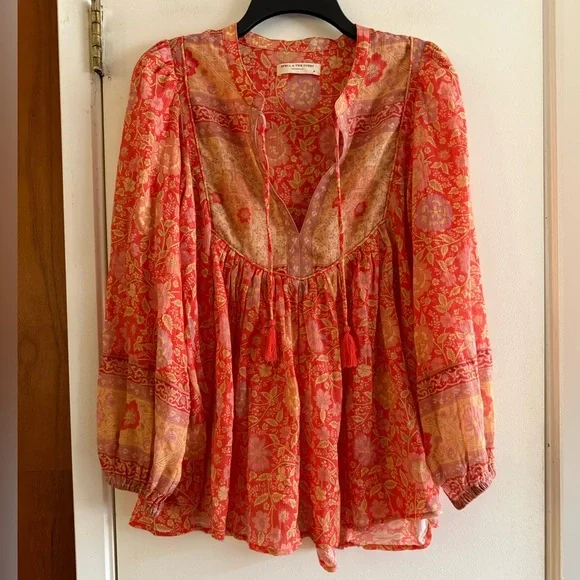 Spell Love Story Blouse - Picture 2 of 7